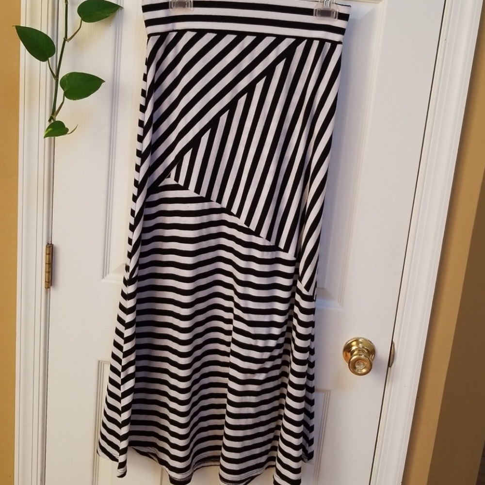 MAXI 🖤 SKIRT